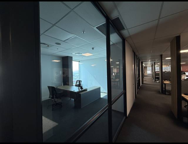 1,686M² OFFICE TO LET IN FORESHORE